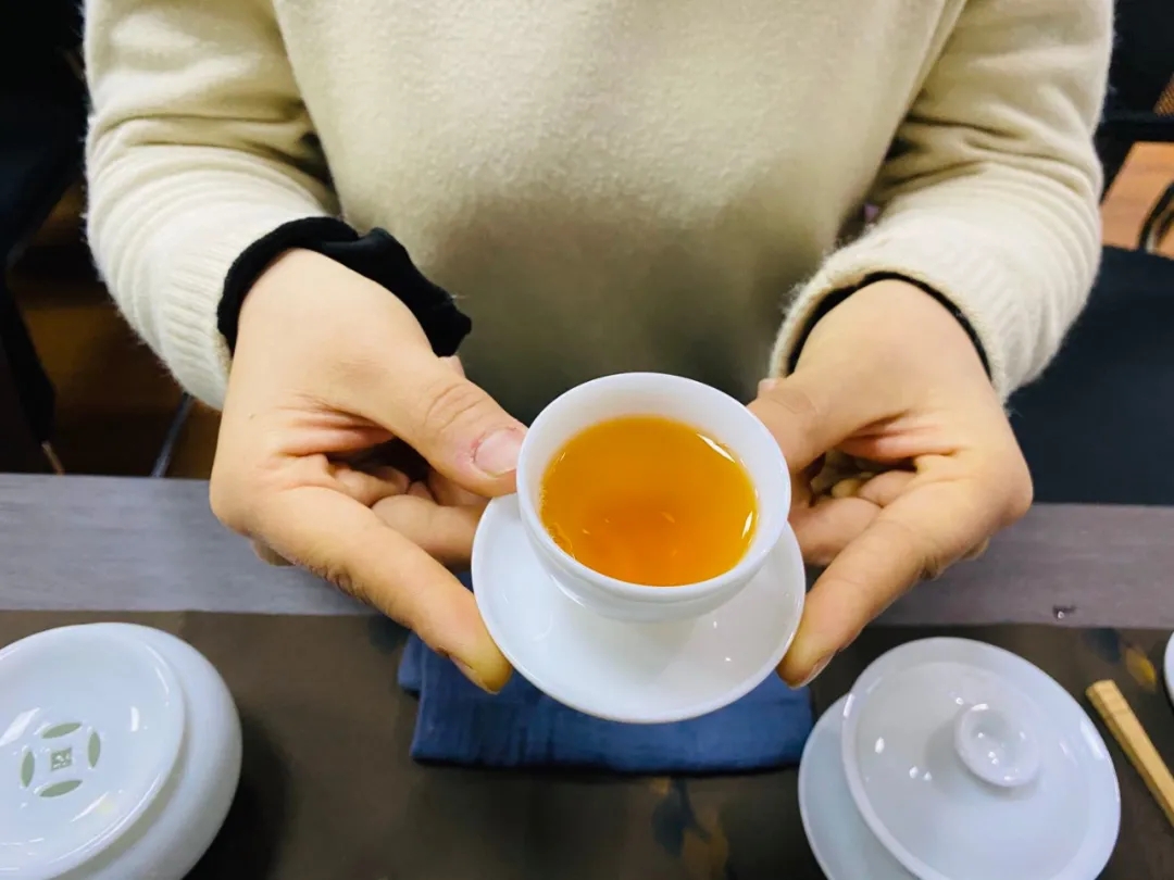 女神節快樂！三月花盛，品茗人生。