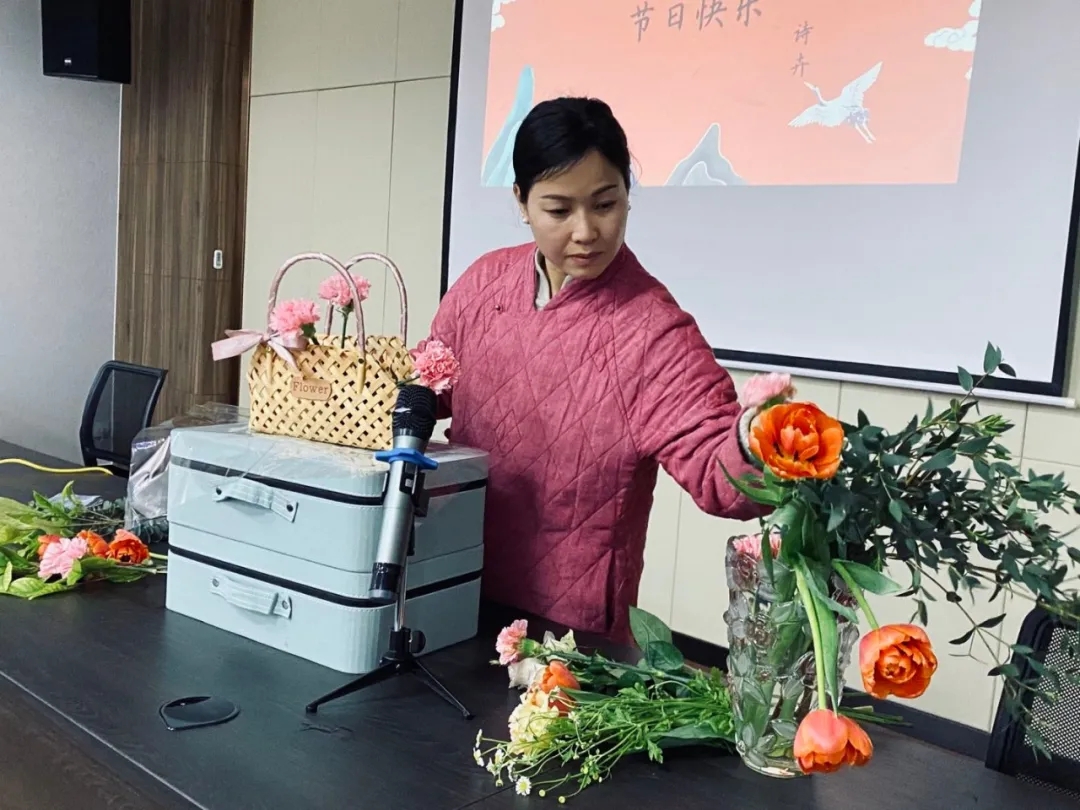女神節快樂！三月花盛，品茗人生。